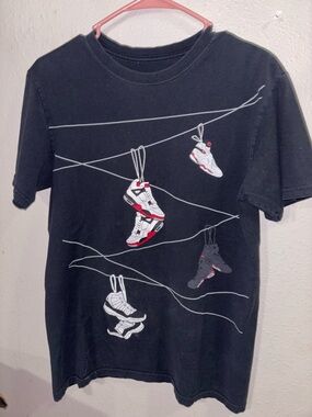 Y2K Jordan Mens Black Hanging Shoes Print Short Sleeve T-Shirt Retro Size M